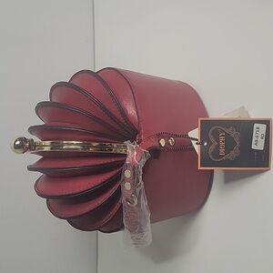 NWT Diophy Vegan Red Clamshell Handbag/crossbody